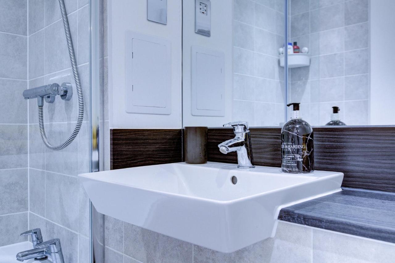 Appartement 2 Bed 2 Bath Modern In East Acton Londres