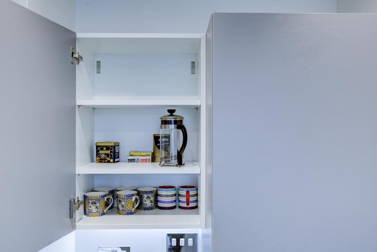 2 Bed 2 Bath Modern In East Acton Londres