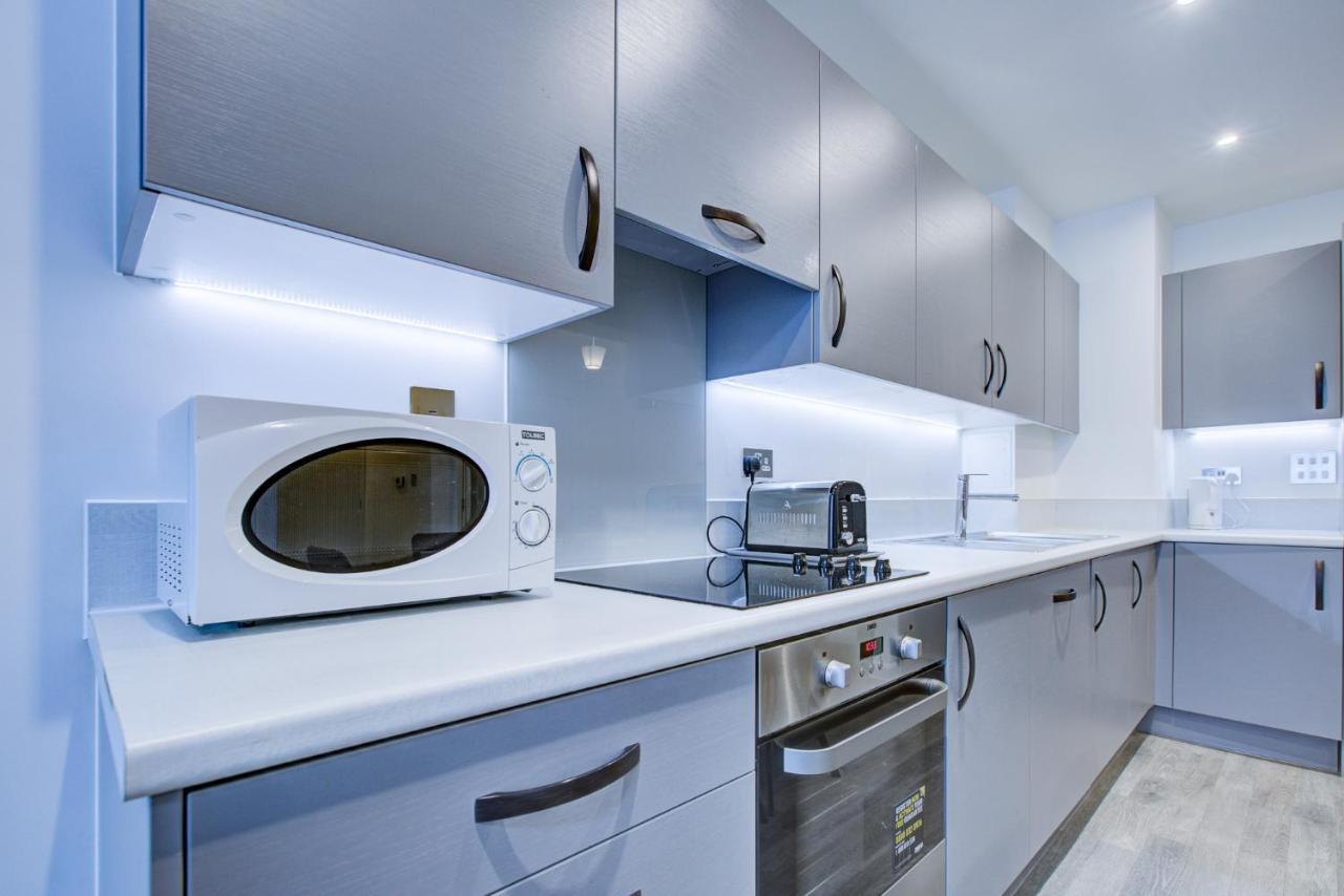2 Bed 2 Bath Modern In East Acton Londres